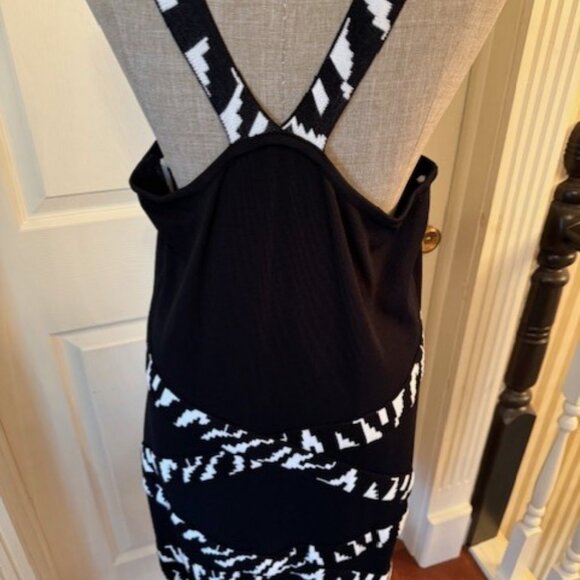 Beautiful designer dress in hi-fashion design size XL - Picture 2 of 4